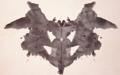 DUE DONNE CON LE ALI